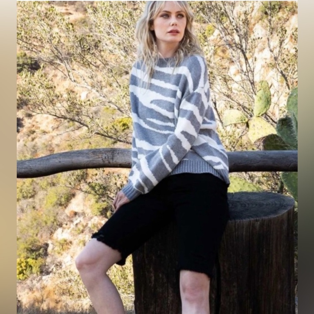 NEW POL Zebra Crewneck Oversized Sweater Grey White size S